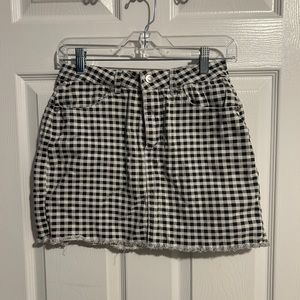 Forever 21 black and white plaid skirt. Size Small.